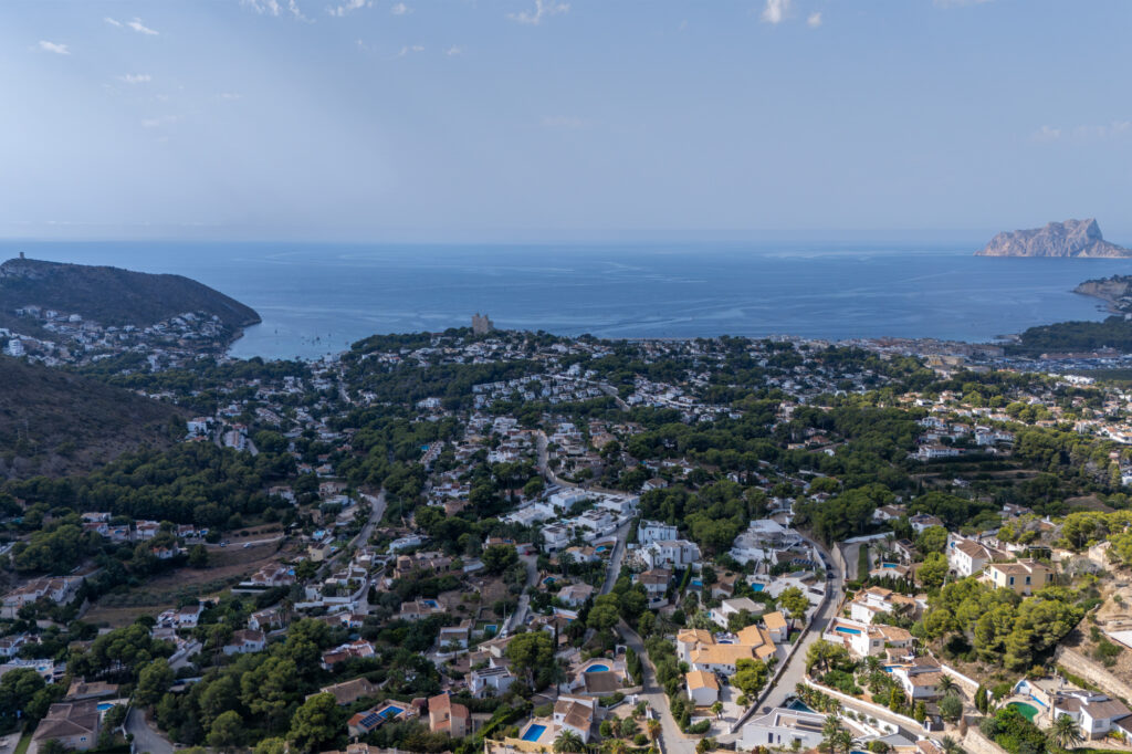 Real Estate Journal September Ausgabe Immobilienmarkt Villa verkaufen Moraira Hispania Homes